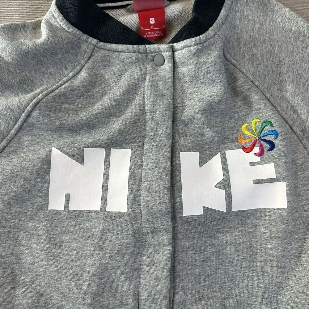 NIKE Rally Varsity Women’s Button-up Sweatshirt Heather Gray Small Pinwheel Back